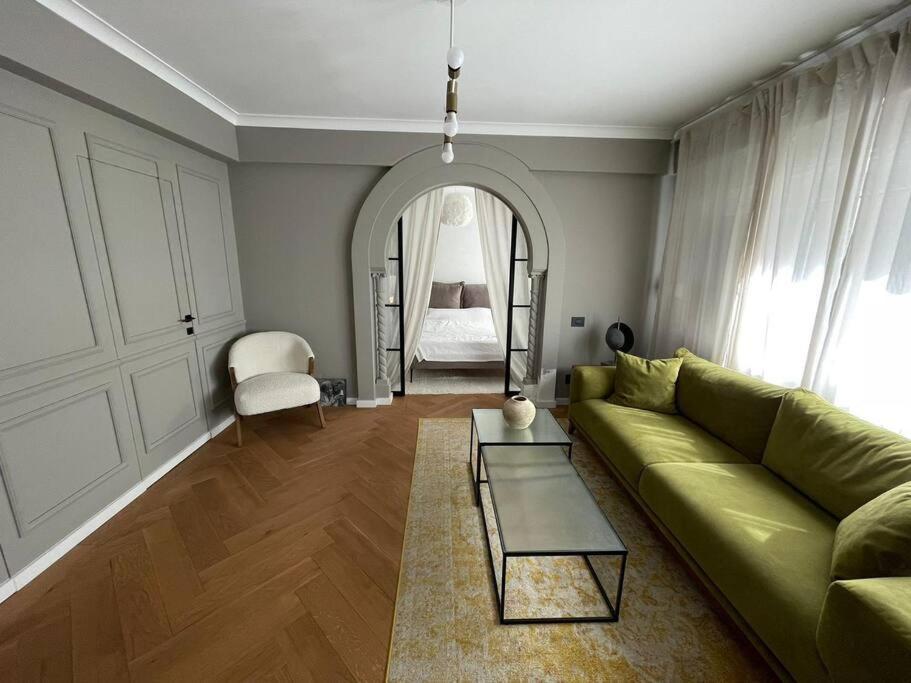 Stunning 1Bd Flat With 50M2 Terrace In The City Center Bucureşti Ngoại thất bức ảnh